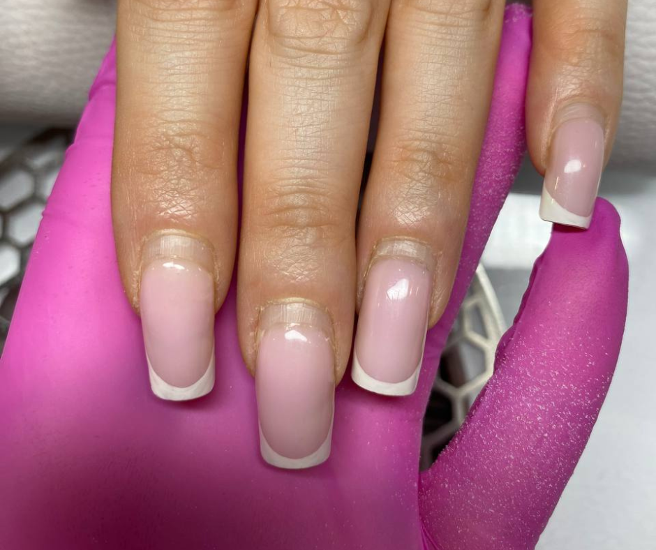 Ile trzymają się paznokcie żelowe?